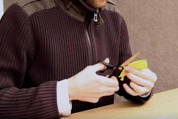 режем воздушный шарик режем воздушный шарик